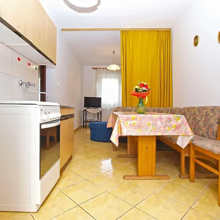 Branko 1348 Lägenhet Pula