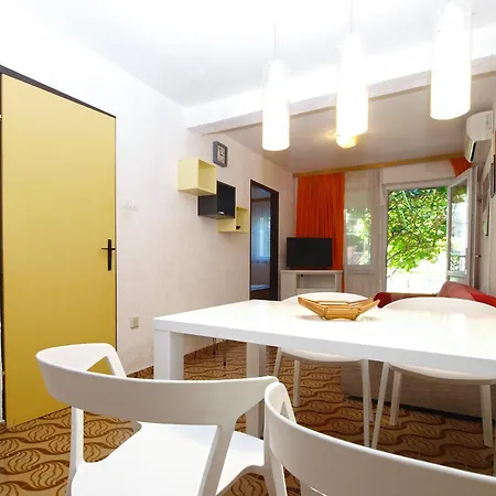 Branko 1348 Apartment