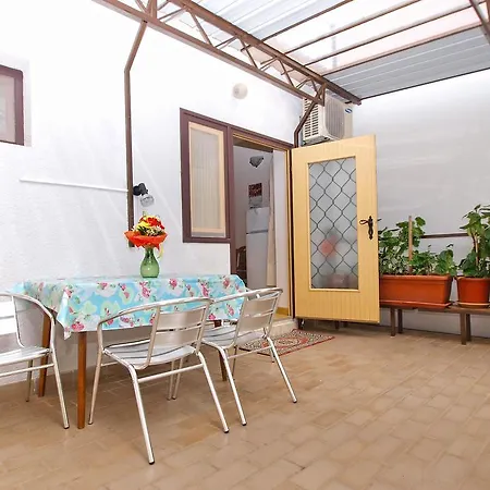 Branko 1348 Apartment