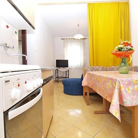 Branko 1348 Apartment