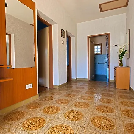 Branko 1348 Apartment