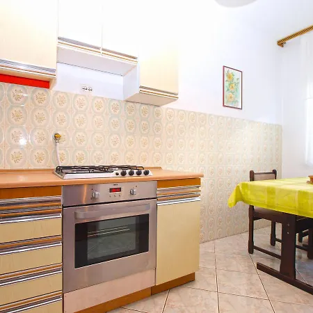Branko 1348 Apartment