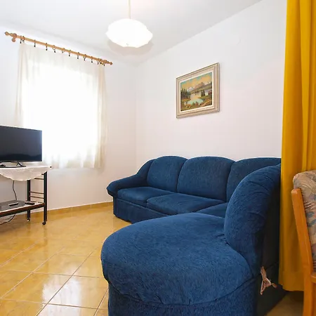 Branko 1348 Apartment